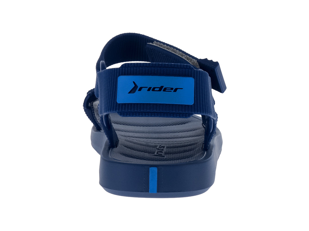 Sandalia Rider azul para niño con correas ajustables y suela cómoda.