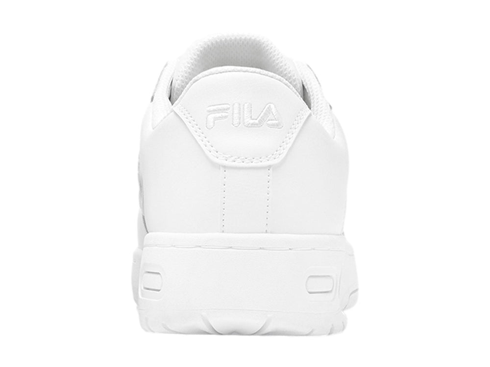 Tenis deportivos FILA para niños en color blanco con suela gruesa y detalles de marca.