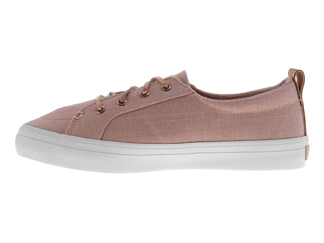 Tenis Sperry de color rosa con suela blanca y cordones, fabricados en tela de lino.