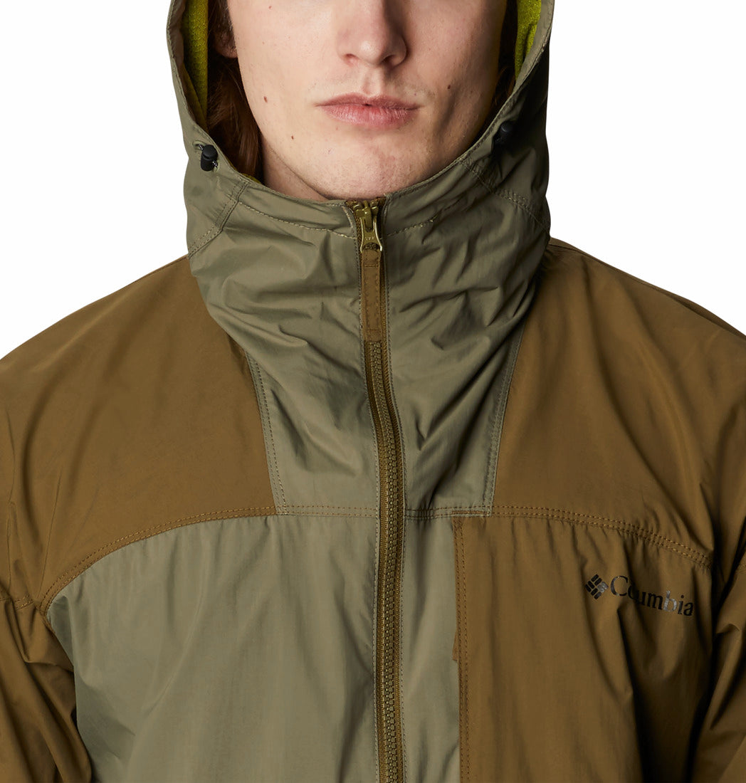Chaqueta Columbia Wallowa Park en colores verde oliva y stone green con capucha y cierre frontal.