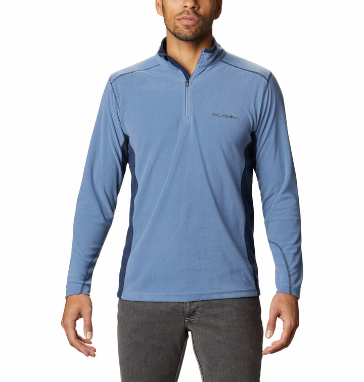Sudadera Columbia half-zip en colores azul claro y azul marino.
