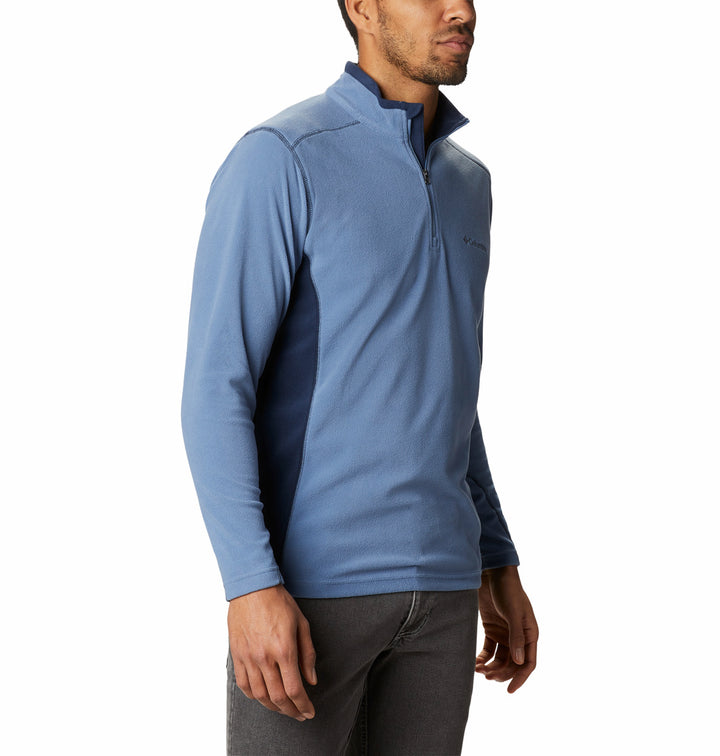 Sudadera Columbia half-zip en colores azul claro y azul marino.