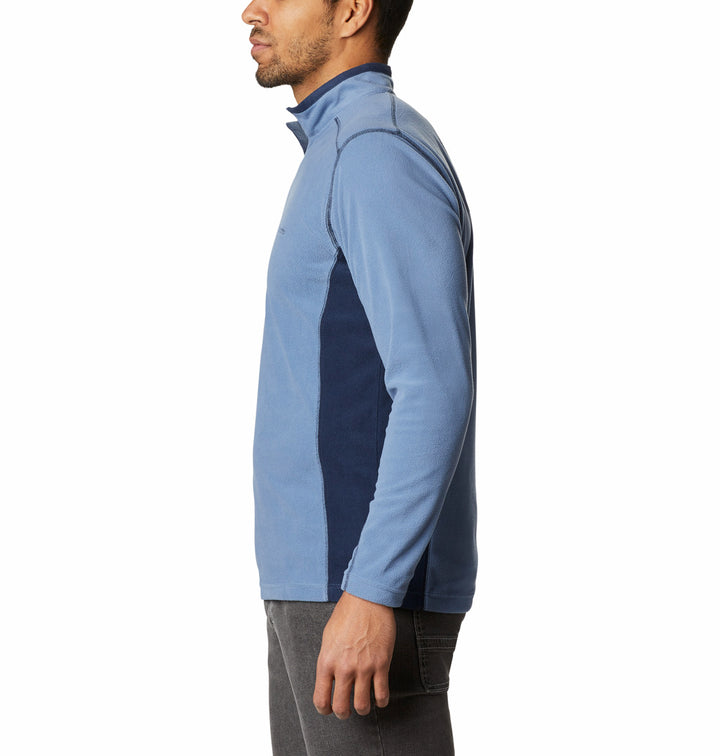 Sudadera Columbia half-zip en colores azul claro y azul marino.