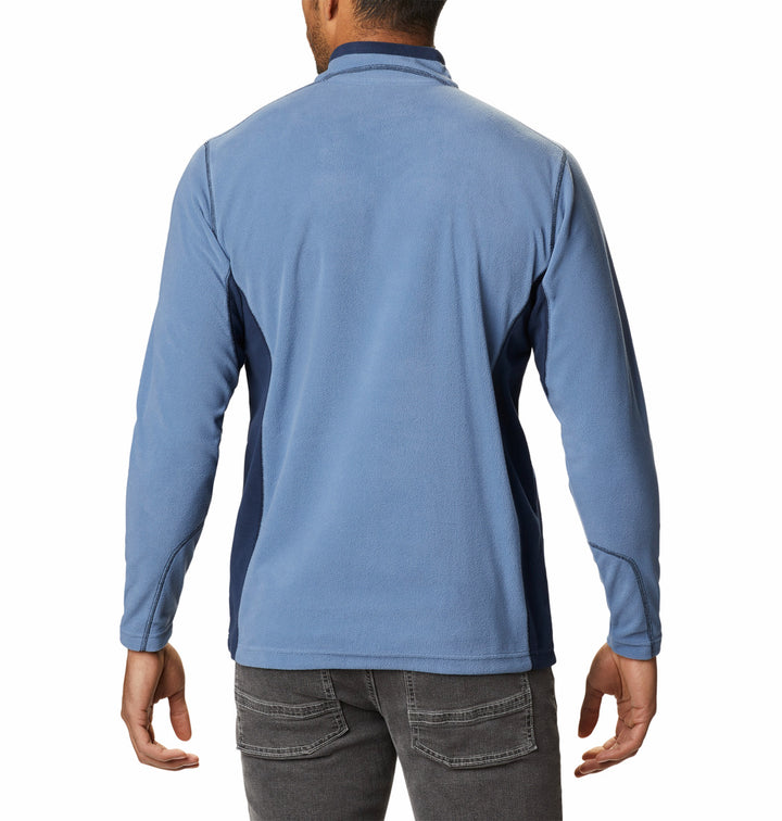 Sudadera Columbia half-zip en colores azul claro y azul marino.