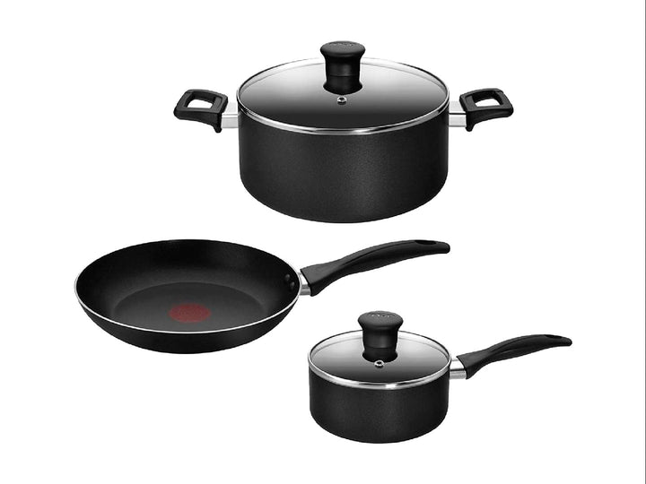 Batería de cocina T-FAL de 5 piezas en color negro, incluye olla, sartén y cazo con tapas de vidrio.