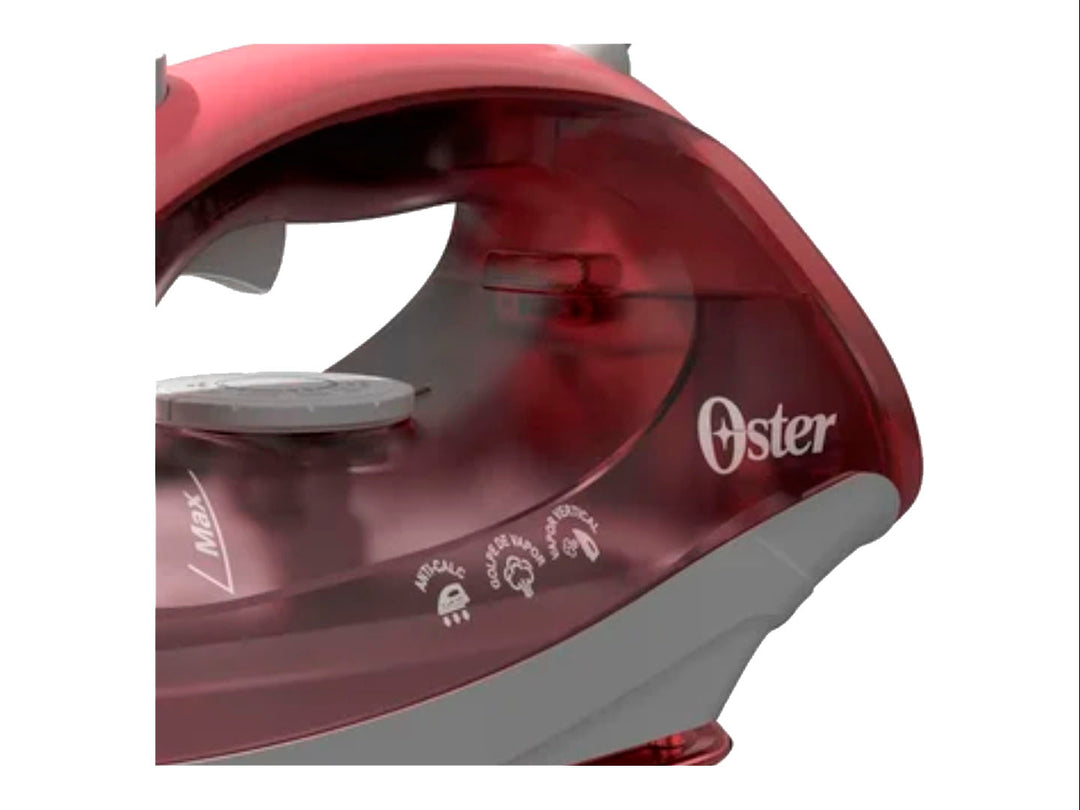 Plancha de vapor compacta Oster en color rosa y blanco con tanque de agua transparente.