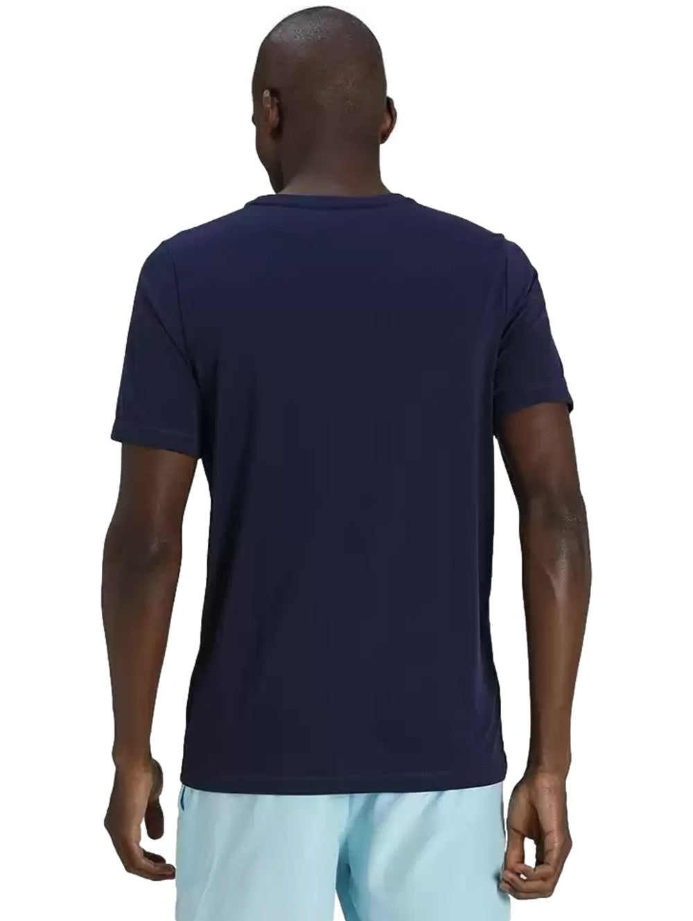 Camiseta deportiva PUMA de color azul marino con logotipo blanco pequeño en el pecho.