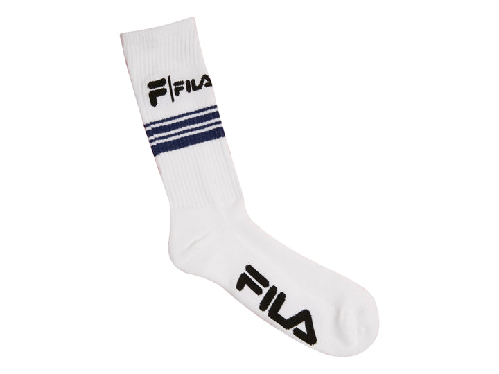Paquete de 3 pares de calcetines blancos FILA estilo crew con detalles en azul y verde.
