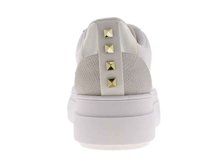 Tenis Westies color ivory con suela de plataforma gruesa y acabado mate.