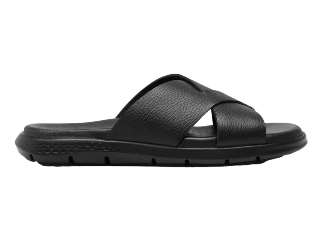 Sandalias Flexi color negro para hombre con diseño de correas cruzadas y suela ergonómica.
