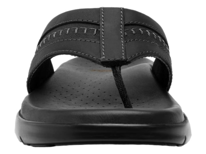 Sandalia Flexi color negro para hombre con diseño de dedo y suela cómoda.