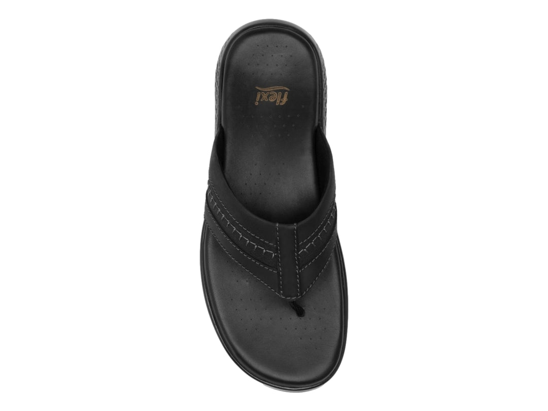 Sandalia Flexi color negro para hombre con diseño de dedo y suela cómoda.