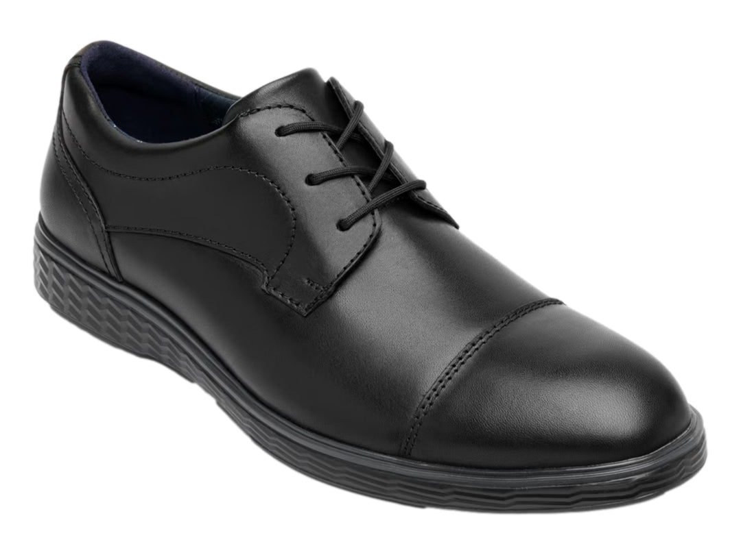 Zapato formal Flexi para hombre en color negro, de cuero liso con agujetas y suela cómoda.
