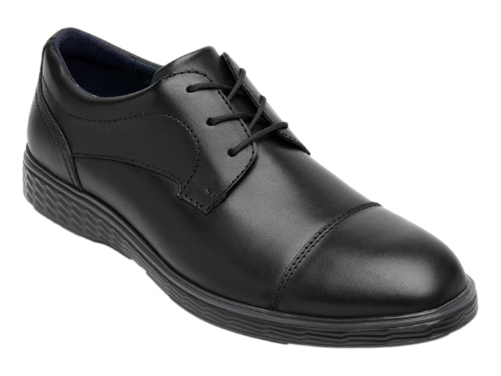 Zapato formal Flexi para hombre en color negro, de cuero liso con agujetas y suela cómoda.