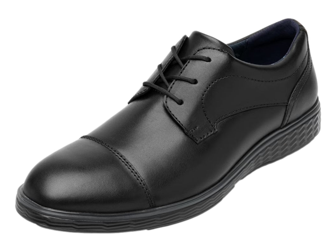 Zapato formal Flexi para hombre en color negro, de cuero liso con agujetas y suela cómoda.