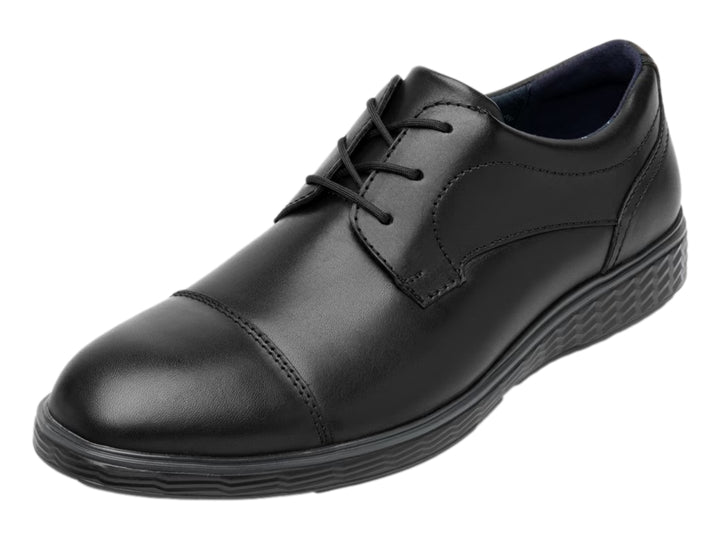 Zapato formal Flexi para hombre en color negro, de cuero liso con agujetas y suela cómoda.