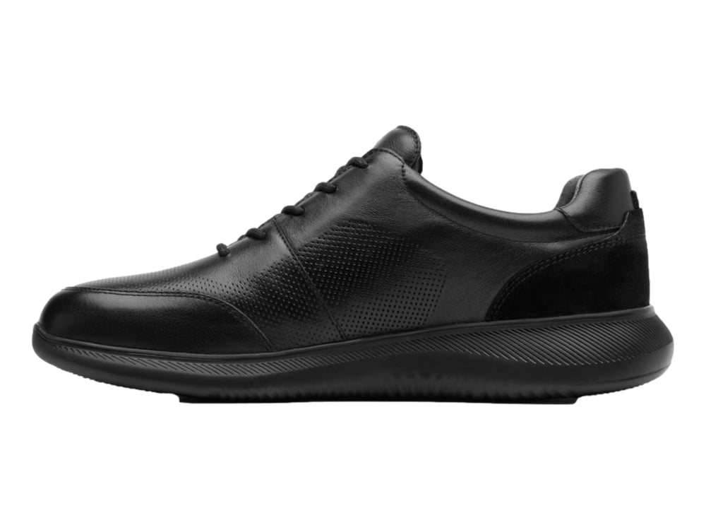 Zapato casual Flexi color negro para hombre con acabado en cuero perforado y suela cómoda.