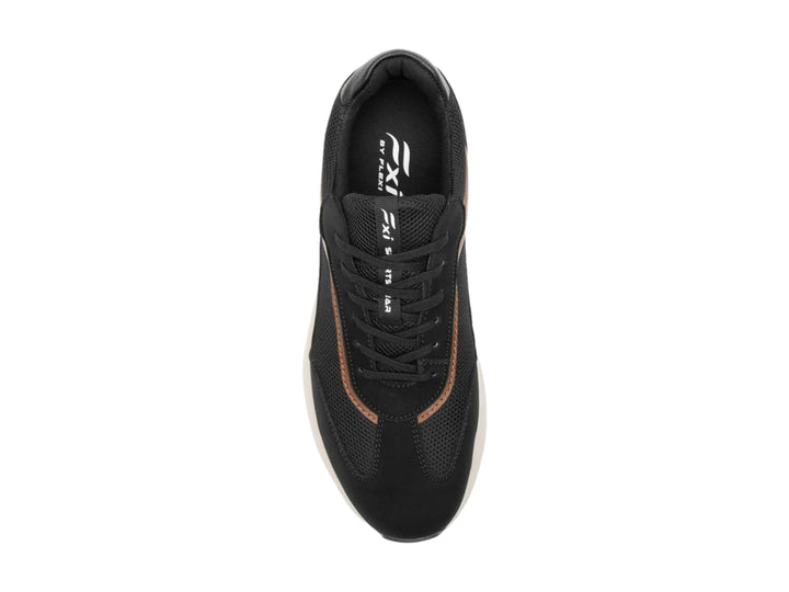 Tenis Flexi color negro con detalles en marrón y suela blanca gruesa.