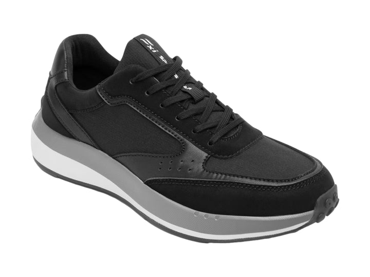 Tenis deportivos Flexi en color negro con suela blanca y gris, diseño casual y moderno.