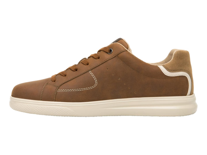 Zapato casual Flexi de color café con suela blanca y agujetas.