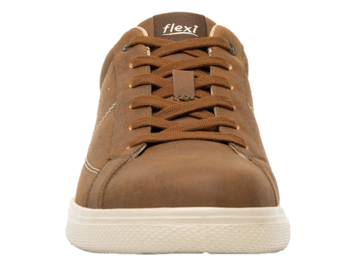 Zapato casual Flexi de color café con suela blanca y agujetas.