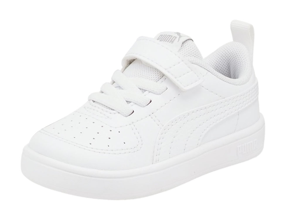 Tenis PUMA Rickie AC INF para bebé y niño pequeño en color blanco con cierre de velcro y suela blanca.