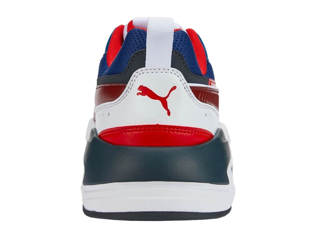 Tenis PUMA X-Ray 2 Square en colores blanco, rojo y azul con suela blanca robusta.