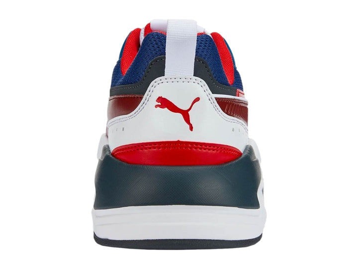 Tenis PUMA X-Ray 2 Square en colores blanco, rojo y azul con suela blanca robusta.