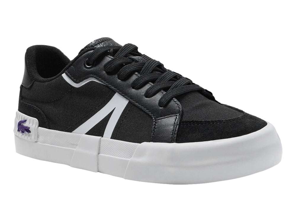 Tenis Lacoste en color negro con detalles y suela blanca, diseño deportivo casual.