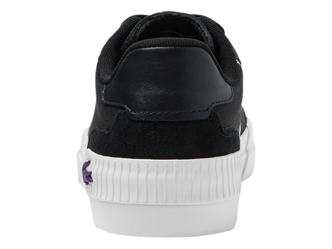 Tenis Lacoste en color negro con detalles y suela blanca, diseño deportivo casual.