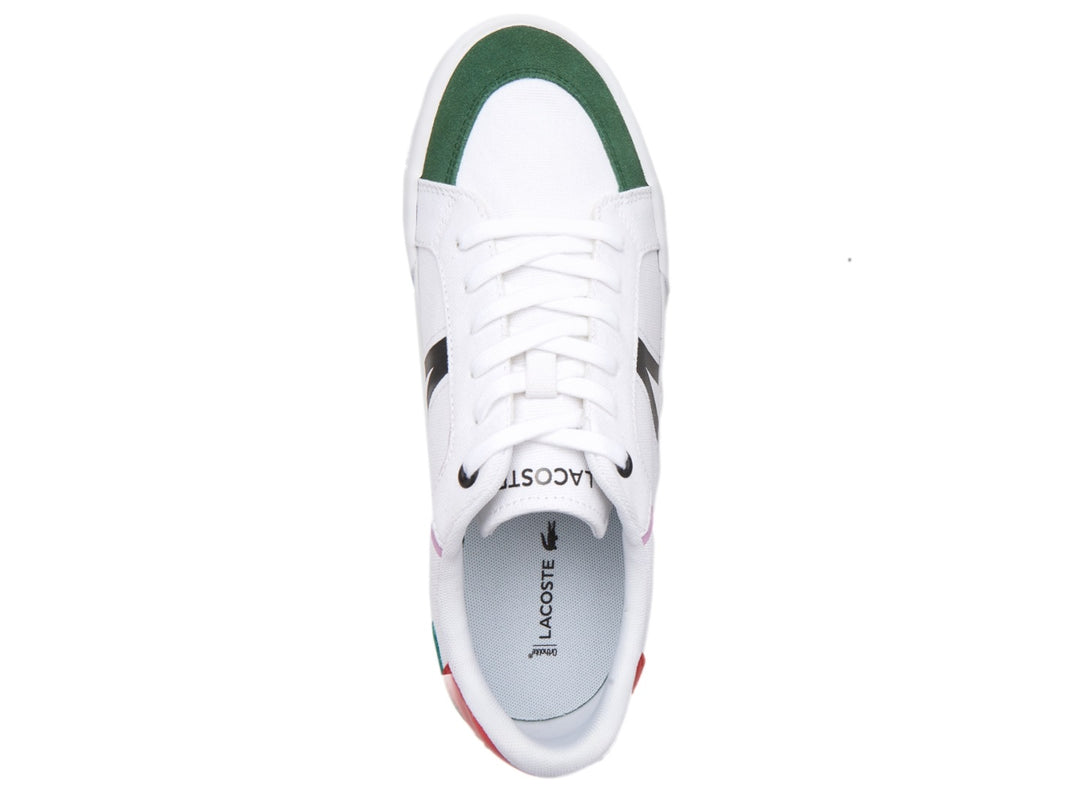 Tenis blancos Lacoste con detalles en rojo, verde y rosa y suela blanca.