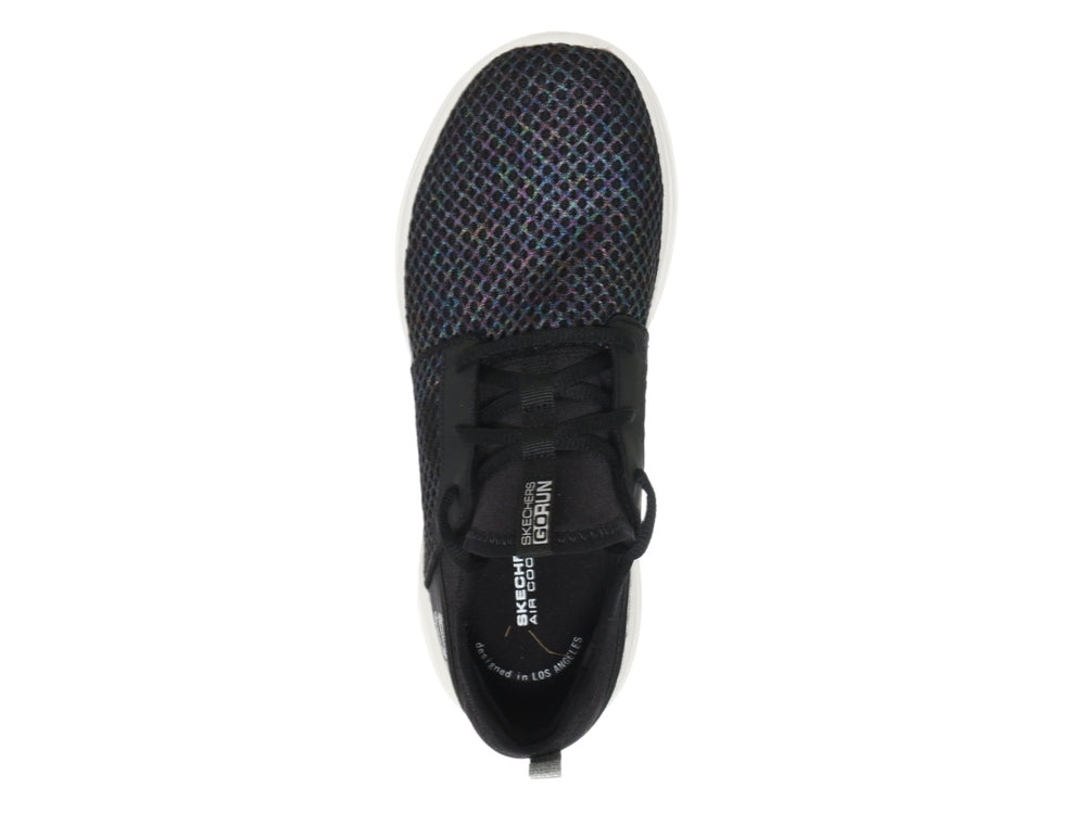 Tenis deportivos Skechers Go Run Fast en color negro con suela blanca y tejido de malla transpirable.