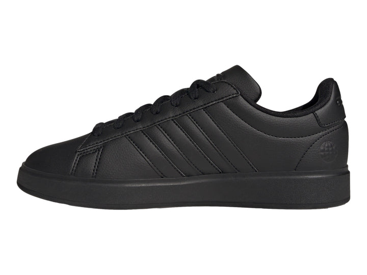 Tenis Adidas Grand Court 2.0 color negro total, vista lateral sobre fondo blanco.