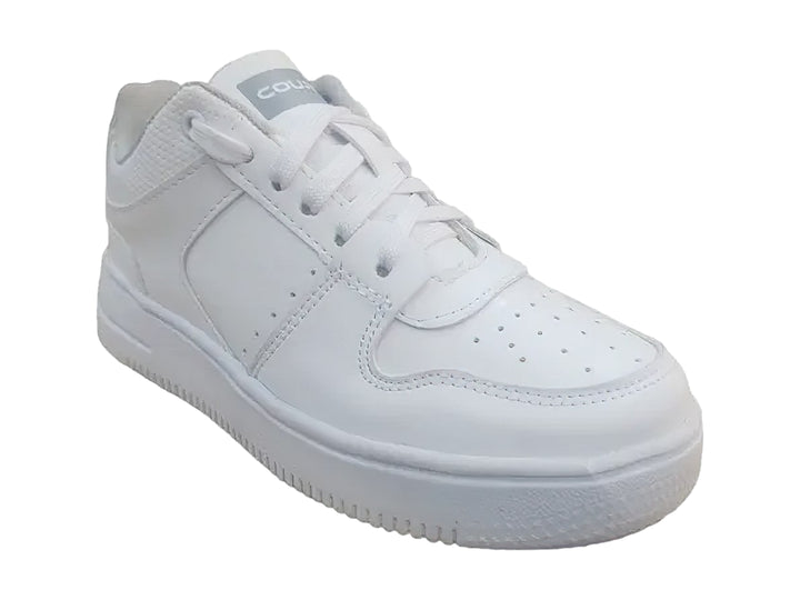 Tenis deportivos blancos para niños de corte bajo con cordones y suela blanca.