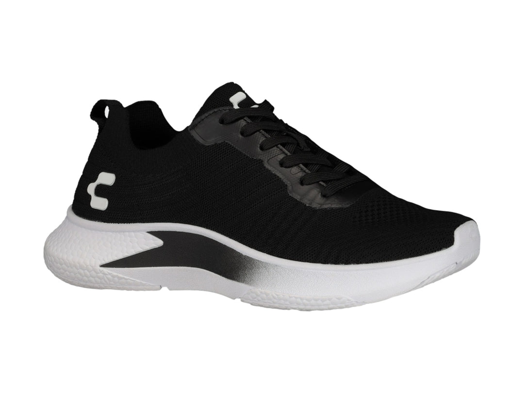 Tenis deportivos Charly color negro con suela blanca.