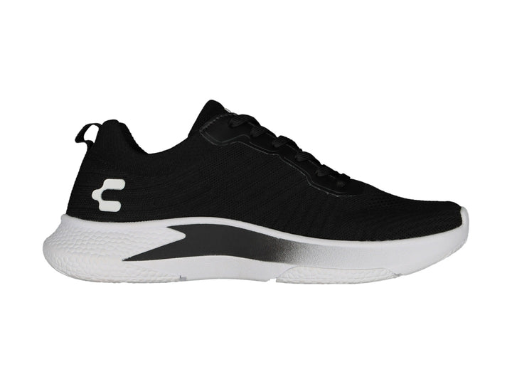 Tenis deportivos Charly color negro con suela blanca.