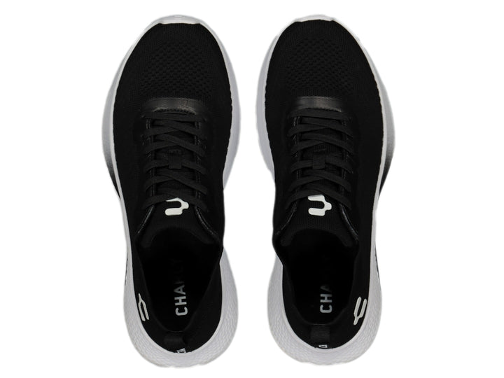 Tenis deportivos Charly color negro con suela blanca.