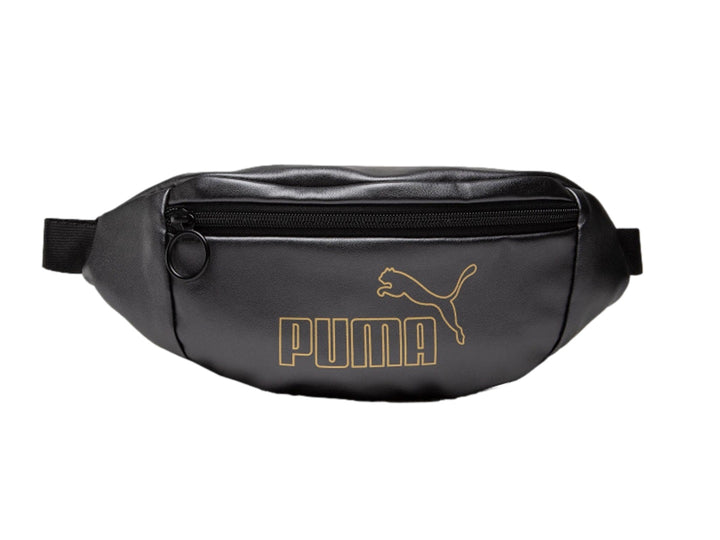 Riñonera PUMA color negro con logotipo en tono dorado metálico y cierre superior.