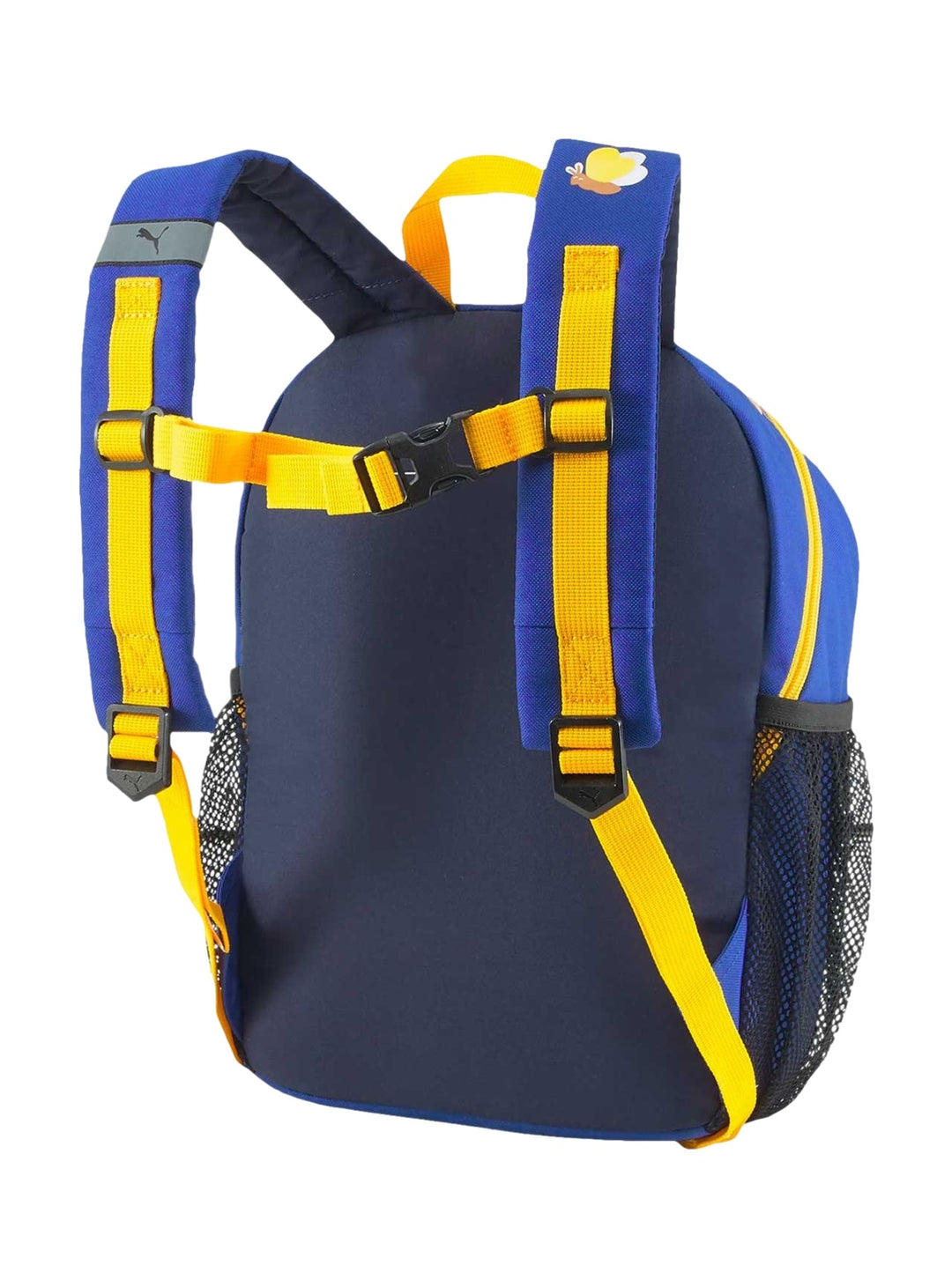 Mochila Puma pequeña en color azul con detalles en amarillo y bolsillos laterales de malla negra.