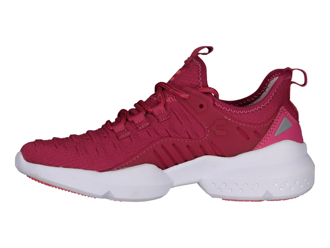 Tenis deportivos Charly en color fucsia con suela blanca y detalles en rosa.