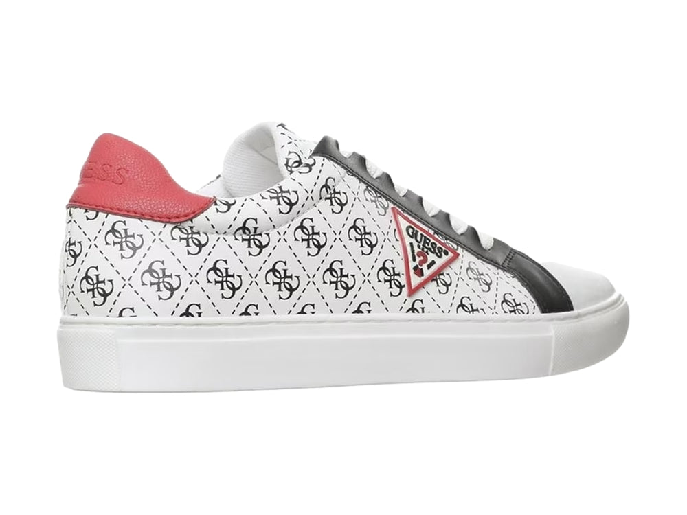 Tenis Guess blancos con detalles en negro y rojo, con estampado de monograma en el cuerpo.