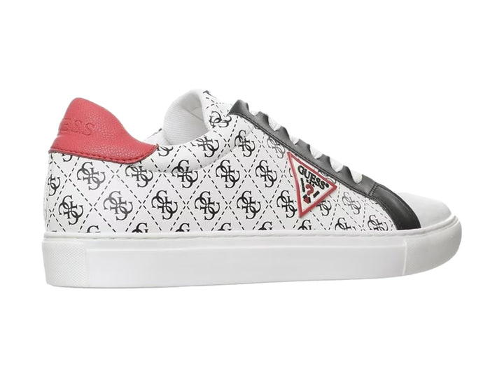 Tenis Guess blancos con detalles en negro y rojo, con estampado de monograma en el cuerpo.