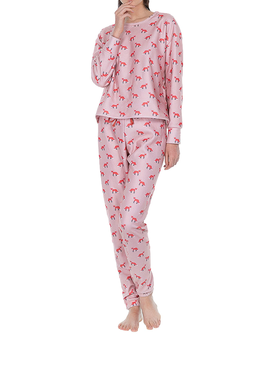 Conjunto de pijama rosa de manga larga y pantalón con estampado de pequeños zorros rojos.