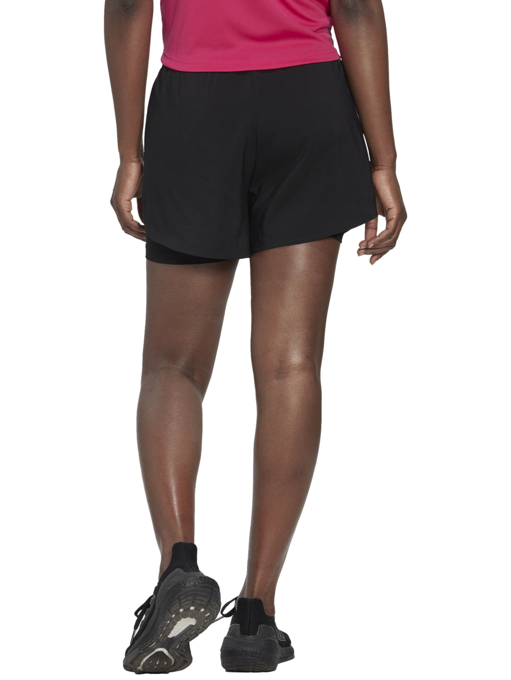 Shorts deportivos Adidas color negro de diseño dos en uno para entrenamiento.
