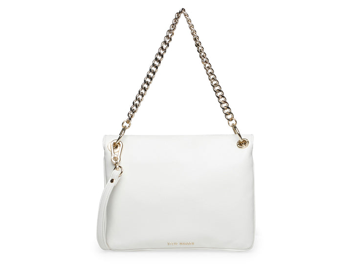 Bolso blanco de Steve Madden con correa de cadena dorada y cierre metálico frontal.