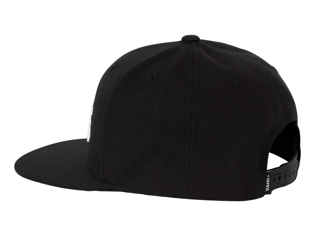 Gorra snapback de color negro con visera plana y logotipo de VANS en letras blancas en el frente.