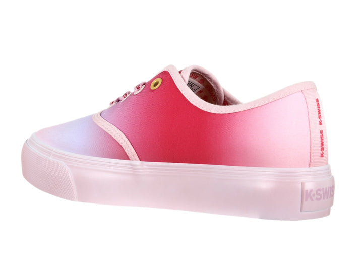 Tenis K-Swiss color rosa con degradado morado, diseño de Lola Bunny y frase Decide Your Vibe.