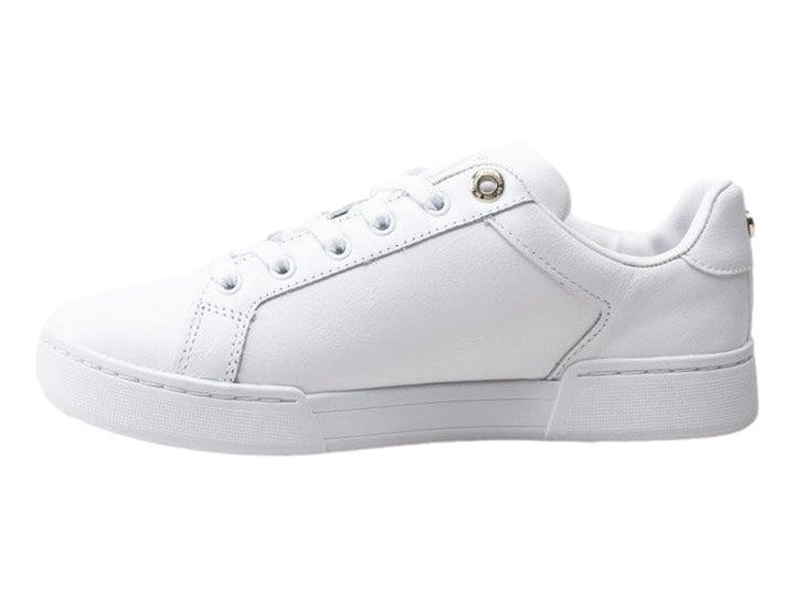 Tenis blancos Tommy Hilfiger con monograma y detalles en color rosa pálido.