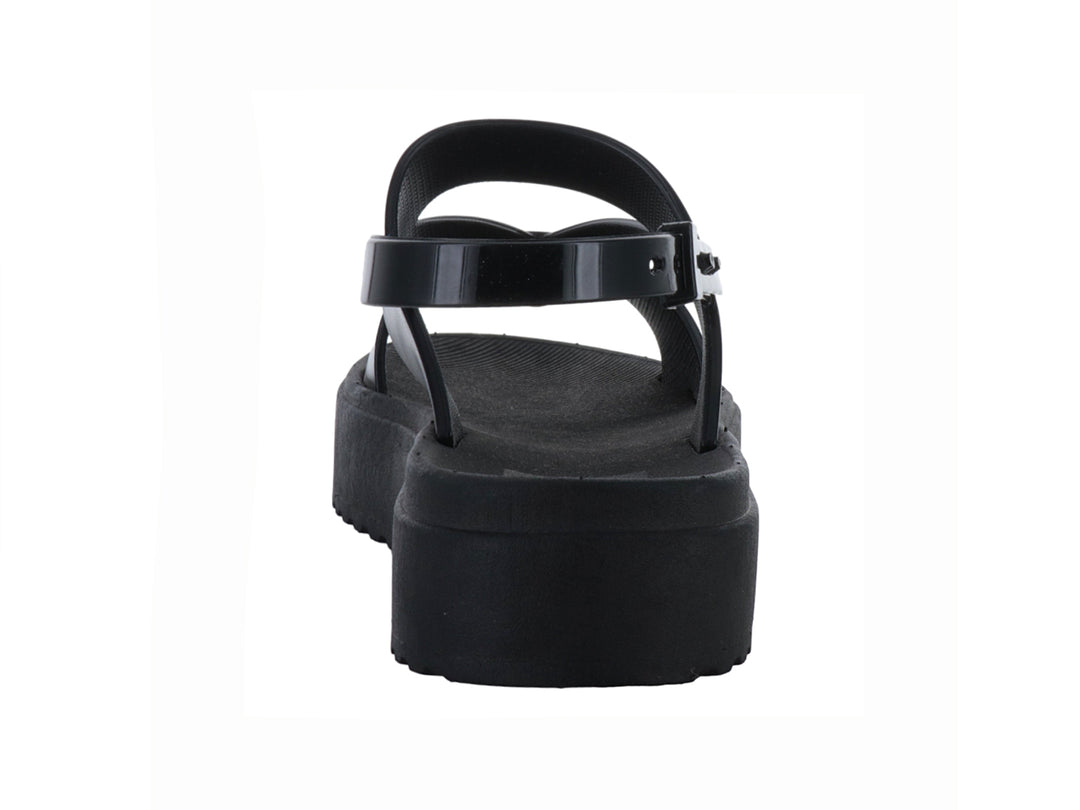 Sandalias negras de plataforma con suela dentada y correas cruzadas con hebilla para mujer.