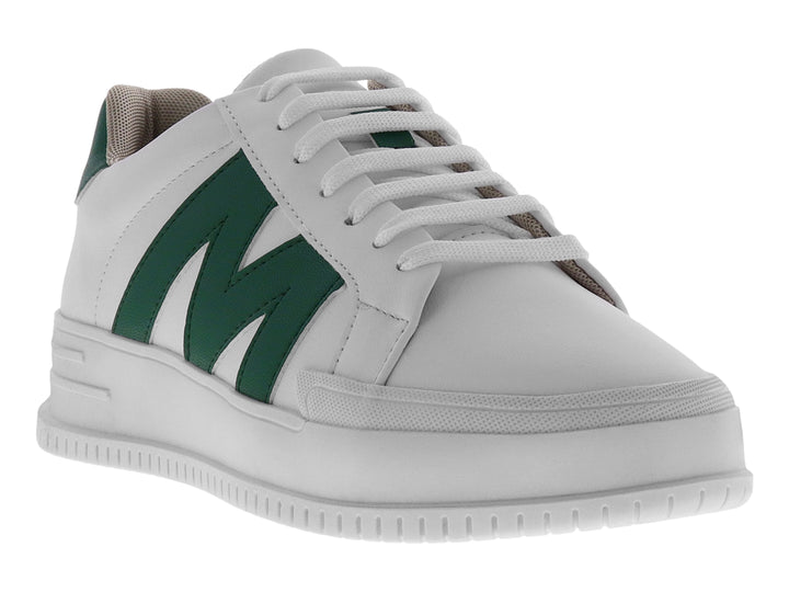 Tenis blancos sintéticos con una letra M verde en el lateral y suela blanca.